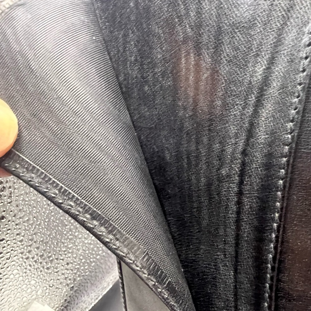 Gucci Black Leather Accessory with Gold Detail - Picture 5 of 9